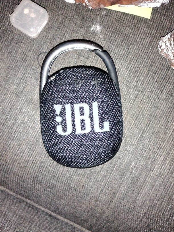 JBL Clip 4
