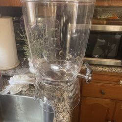 Excellent condition water dispenser toasters And Tupperware Set