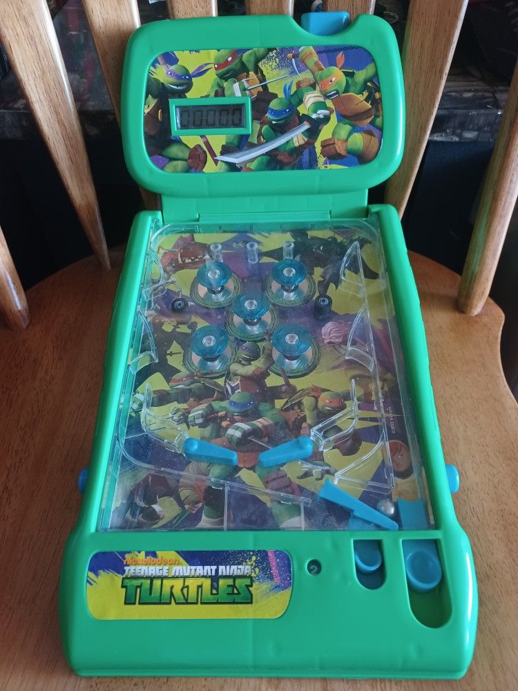 NINJA TURTLES MINI PINBALL MACHINE, EXCELLENT CONDITION ONLY PICK UP