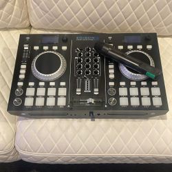 Scratch Board DJ equipment
