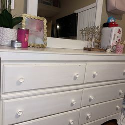 6-Drawer White Wooden Bedroom Dresser With Mirror