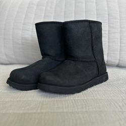 Black Ugg Kids  Waterproof Size 4