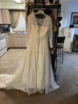 David’s Bridal 2 Piece Wedding Dress Size 8