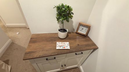 Accent cabinet