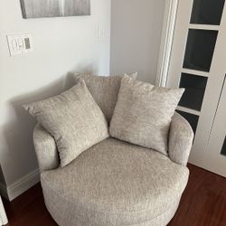 Large Swivel Lounge Chair – Modern / Cozy Accent Chair