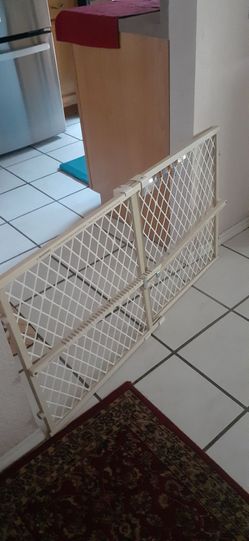 New baby/dog safety gate 79936 no drill
