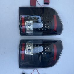 Chevy Silverado 1500/2500/3500 Headlight Year 2007-2014