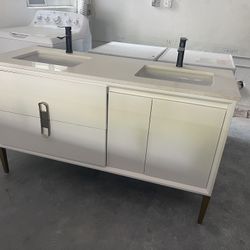 Two Sink Vanity With Faucet 