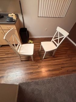 Table and chairs set
