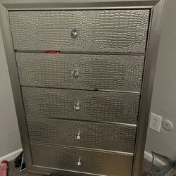 Dresser And Queen Size Bed Blue