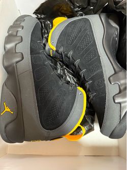 Jordan 9 Retro “university gold” size 8m