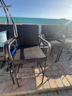 Outdoor bar stools