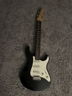 YAMAHA EG303 ELECTRIC GUITAR- CASH ONLY 