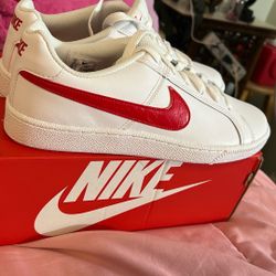 woman’s nike court royale size 9