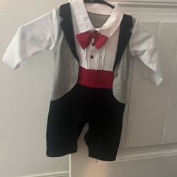 Boys Onesie Suit Size 6-9m