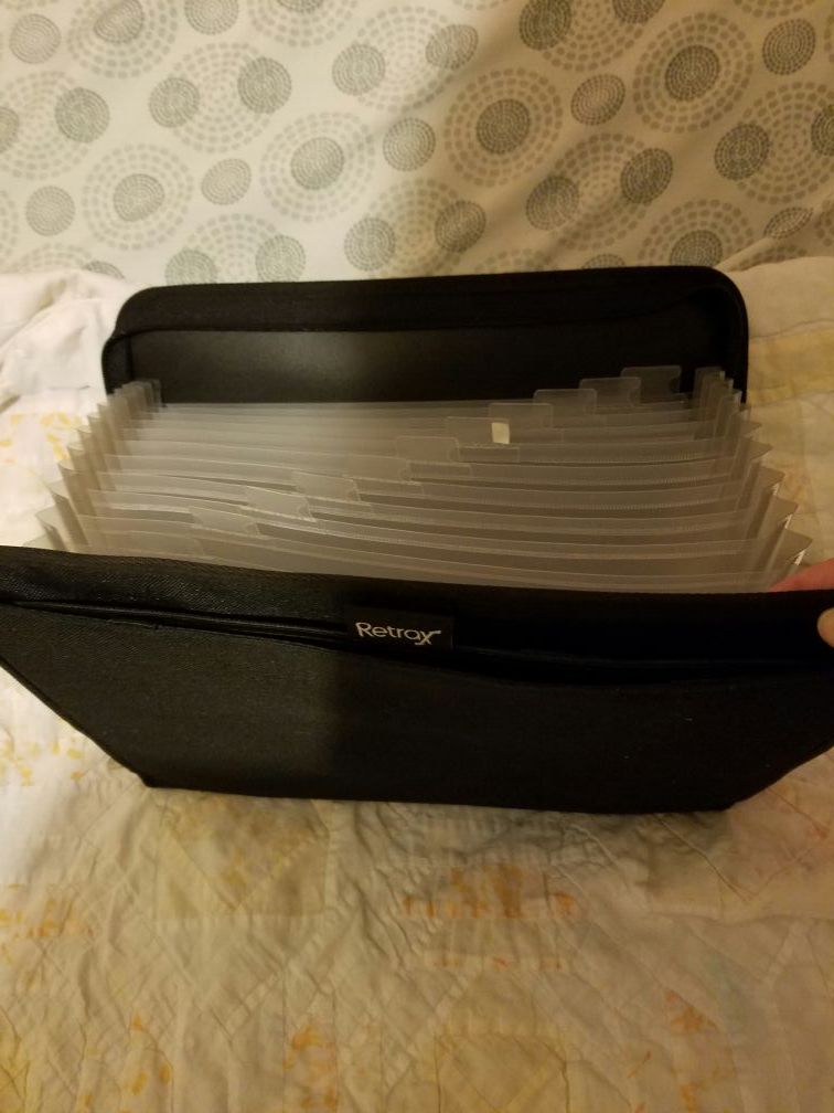 Retrax Folder with several pockets