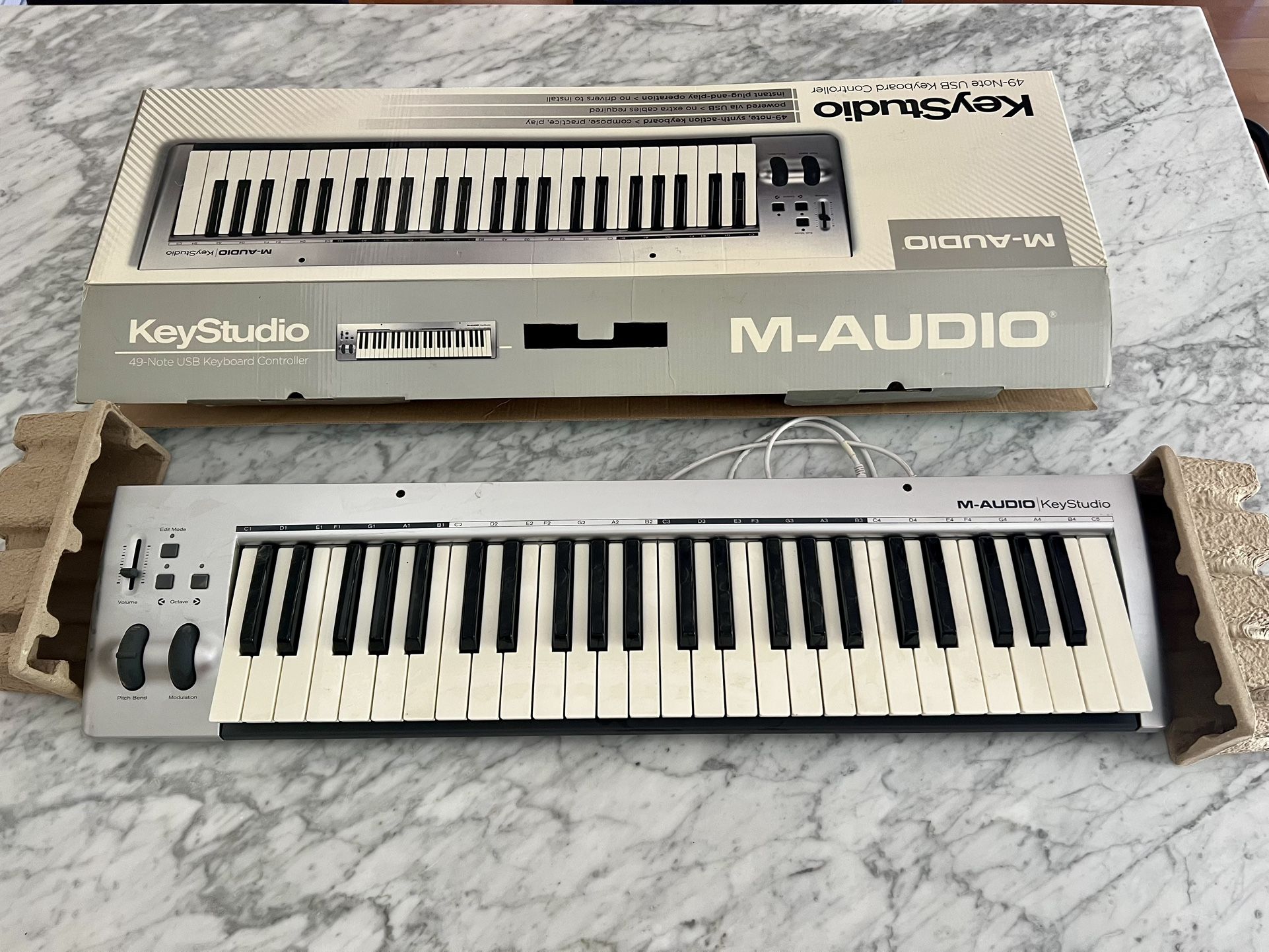 M-Audio KeyStudio 49-key UsB Keyboard