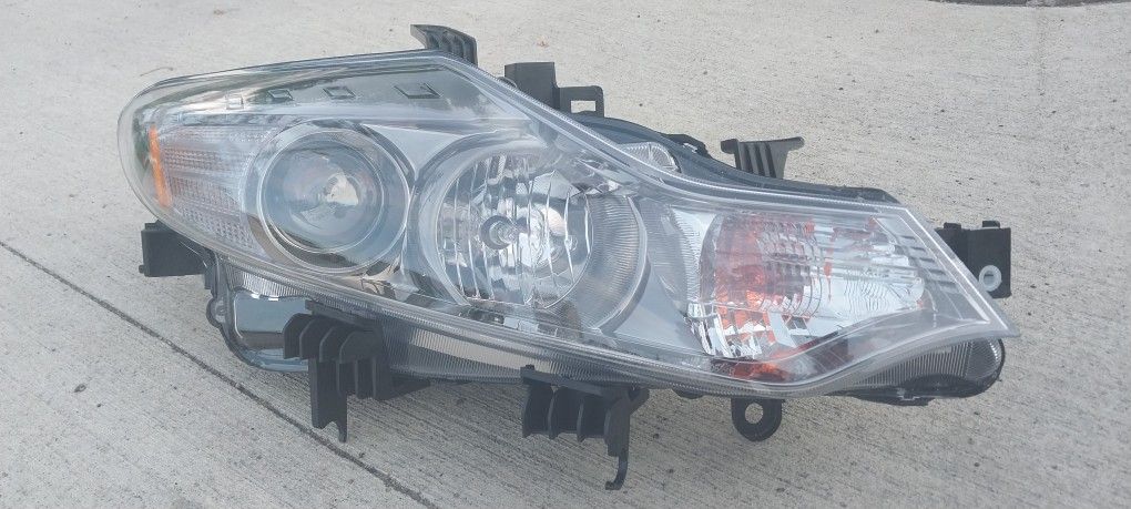 2007 Nissan murano headlight.