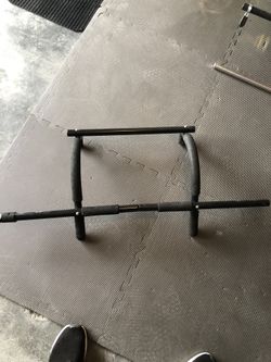 Pull up bar for door frame