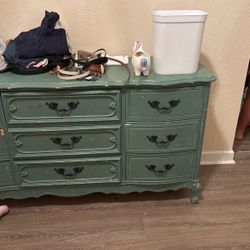 Dresser 