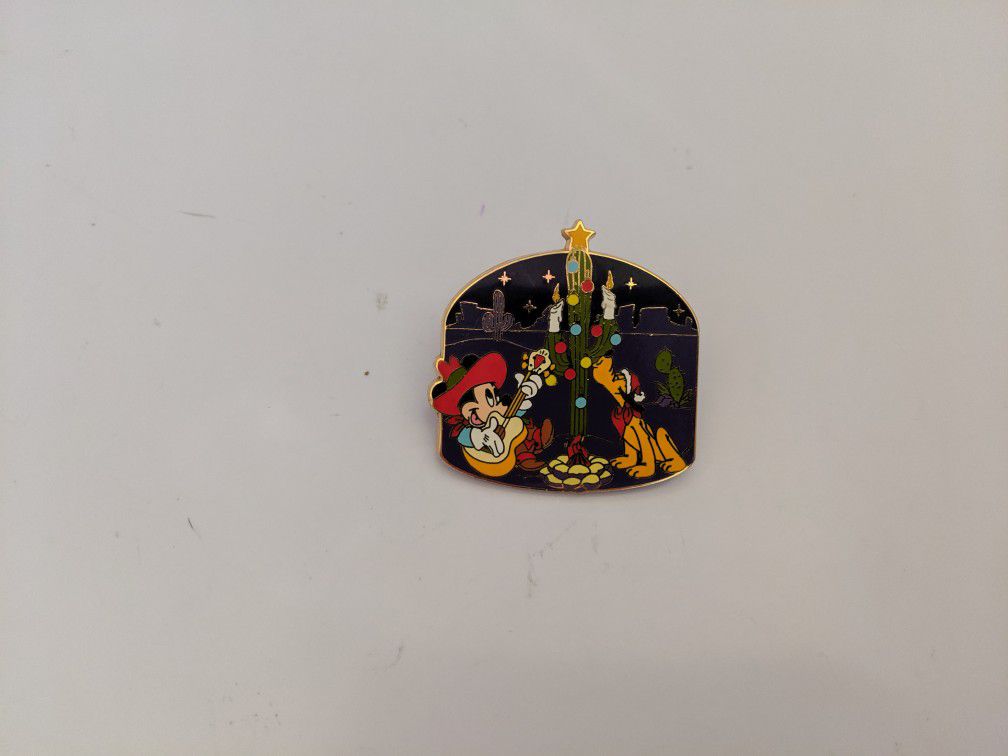 Disney Christmas pin limited edition of a 1000 surprise pin from 2004
