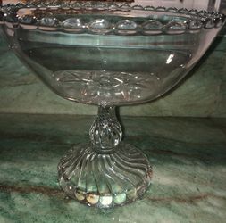 VINTAGE SCALLOPED PRESSED CUT GLASS BOWL ON PEDESTAL STAND WITH BASE
