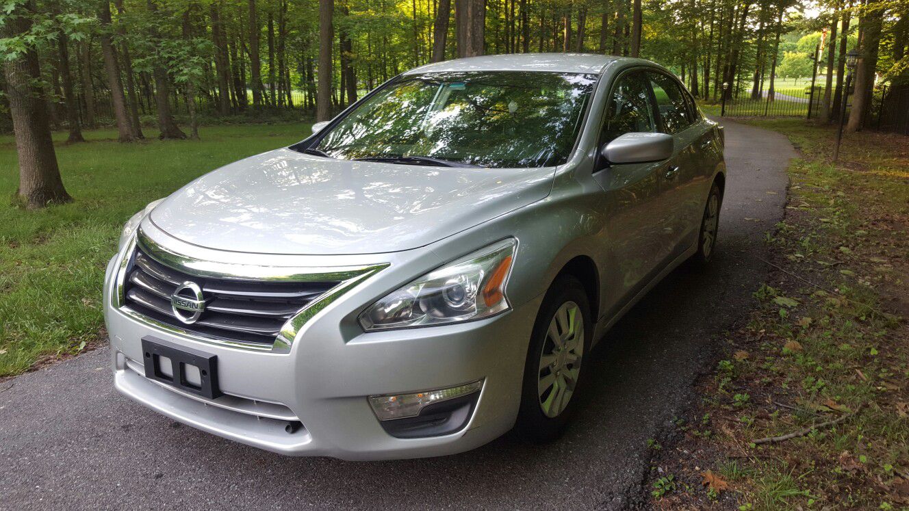 2013 Nissan Altima with 151k Miles~Clean Title~Drives and rides well