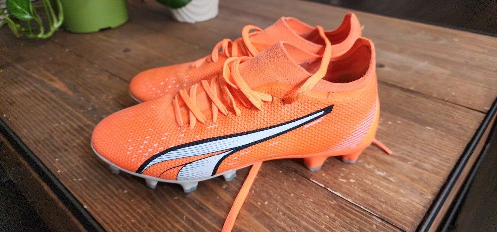 Puma ULTRA cleats. Size 7W