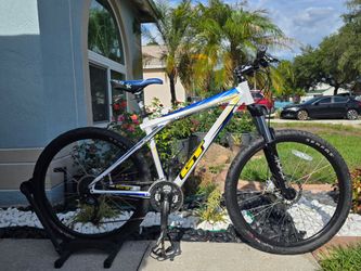 🚵‍♂️ GT Avalanche 1.0 – RockShox – Hydraulic Disc Brakes – Medium Frame – $225