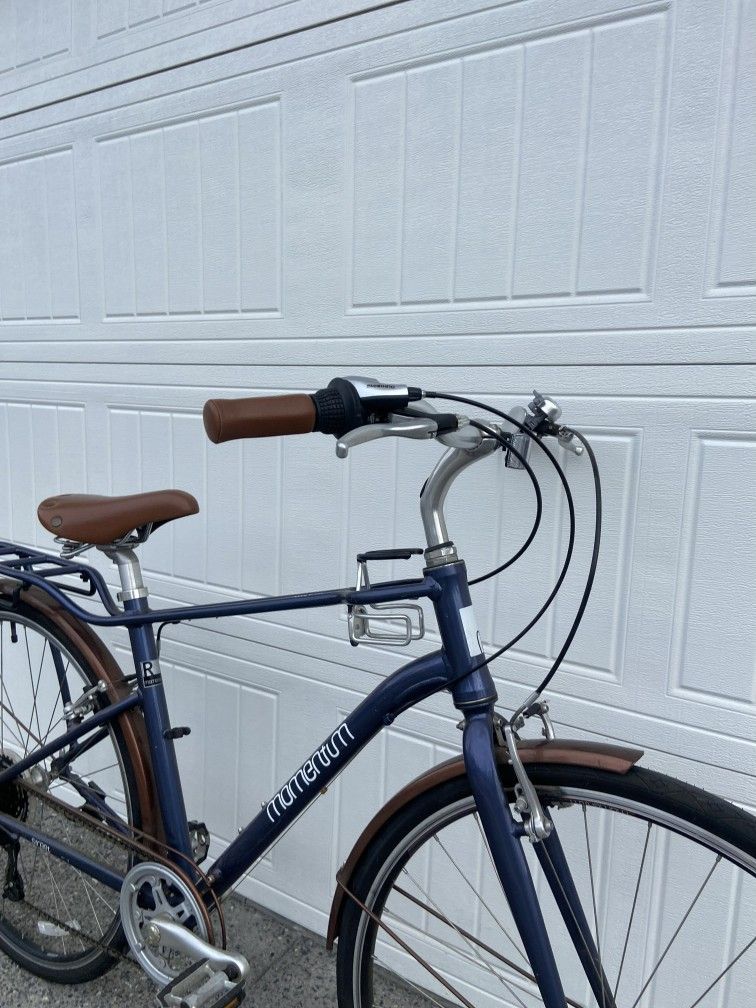 Momentum Street Comfort Cruiser / Commuter Bike Aluminium Bicycle