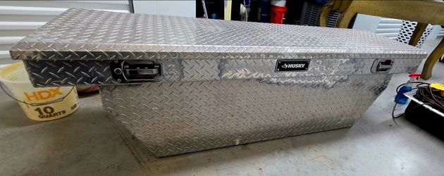 Truck bed box