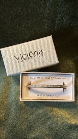 💎 Victoria Townsend Diamond Bangle