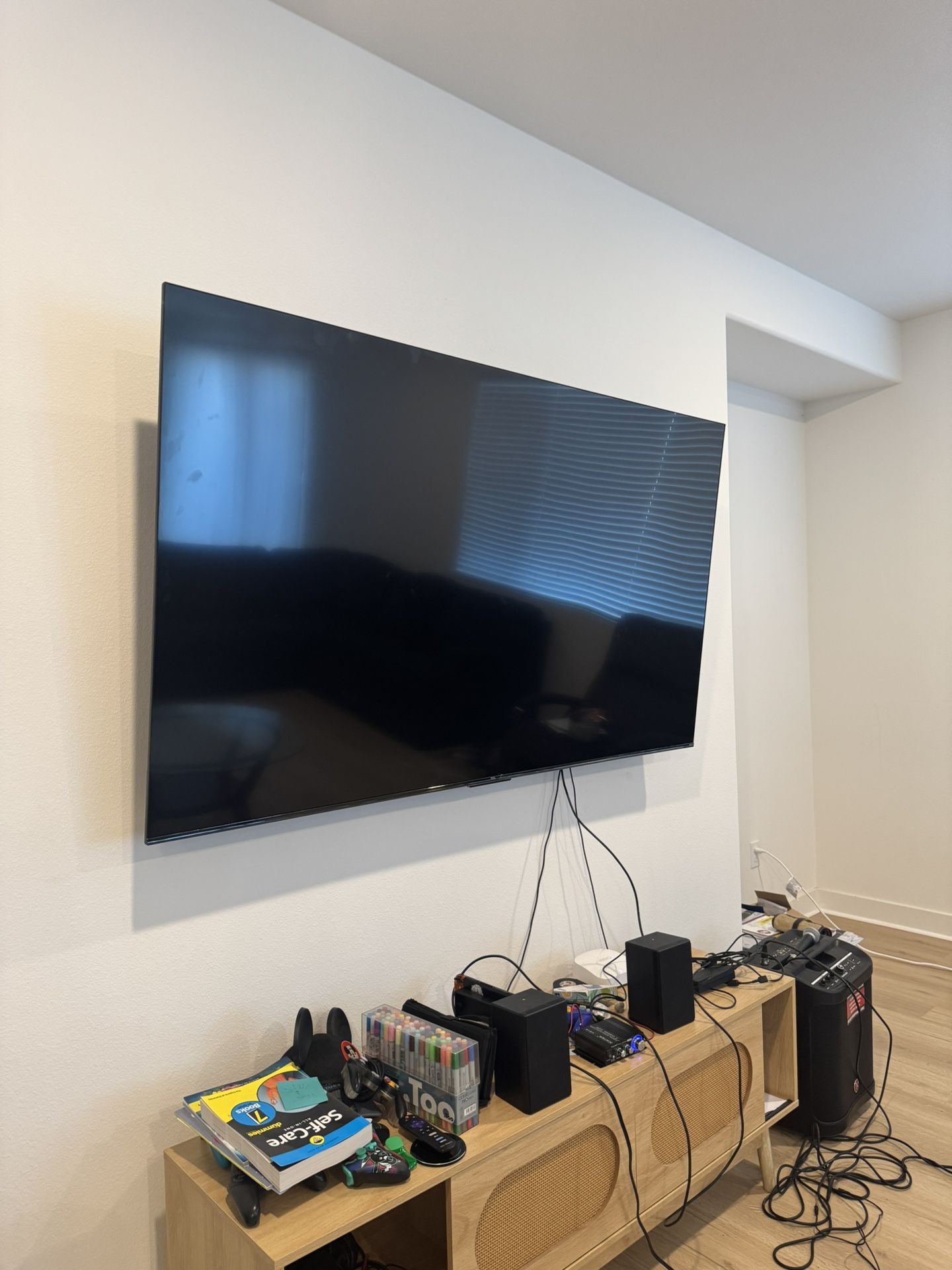 75” Inch TCL ROKU TV