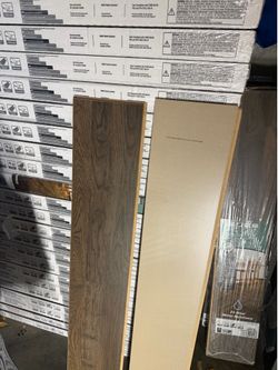 TrafficMaster Laminate Wood Flooring - Contractor/Landlord special- Reclaimed Oak - ***1021 SQFT***