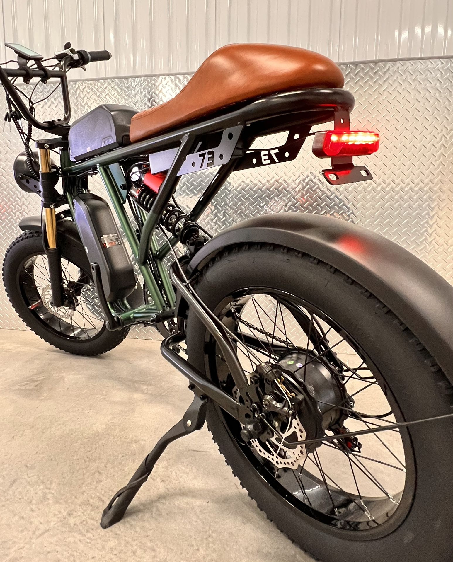 750 Watt Dual Battery Electric Ebike, 26ah Total Amp Batteries (Removable), 33mph, 80 Mile Distance(short Seat)