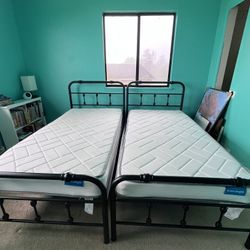2 Twin Beds  With Mattresses 