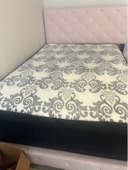 Full size bed- las colinas pick up FCFS