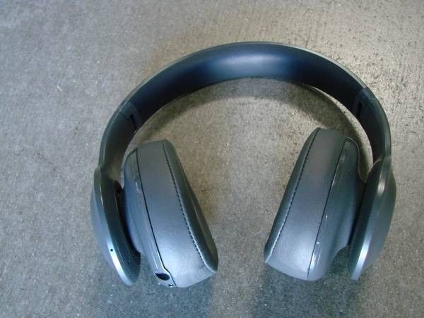 JBL - Everest 700 Wireless Over-the-Ear Headphones

