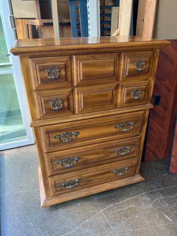Vintage Oak 5-Drawer Dresser