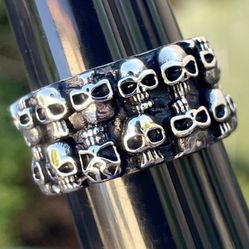 Skull Ring Band Size 8 Brand New 