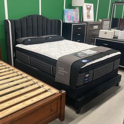 Queens Bed Dresser/mirror And Nightstand 