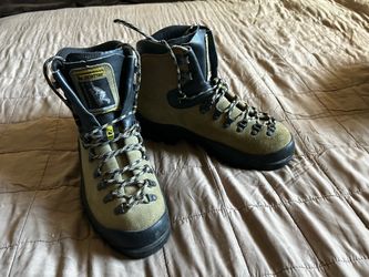 Size 42.5 (8.5-9 Mens US) La Sportiva Makalu