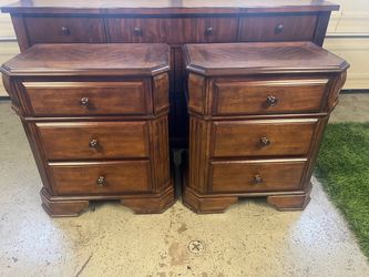 Pair of Traditional Wood Nightstands