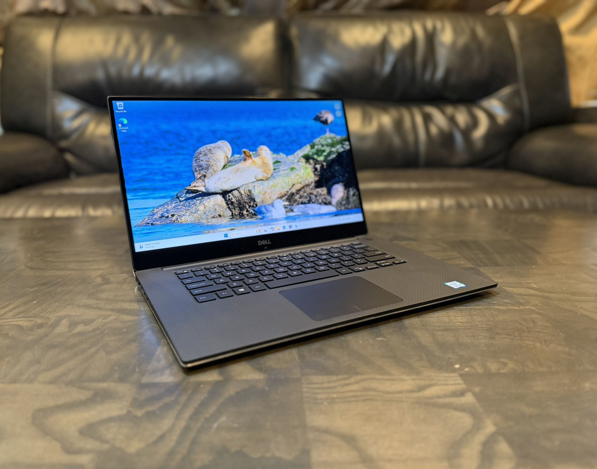 Touchscreen DELL XPS 9570 15.6” 4K Core i9 8th gen 32GB RAM 1TB SSD GTX 1050 Ti 4GB GPU Windows 11 laptop computer 