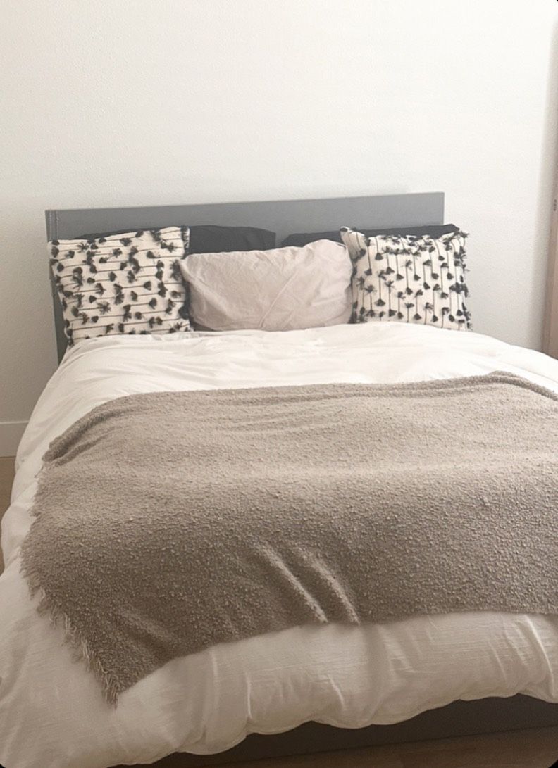 QUEEN SIZE BED FRAME & MATTRESS WITH BUILT IN STORAGE 