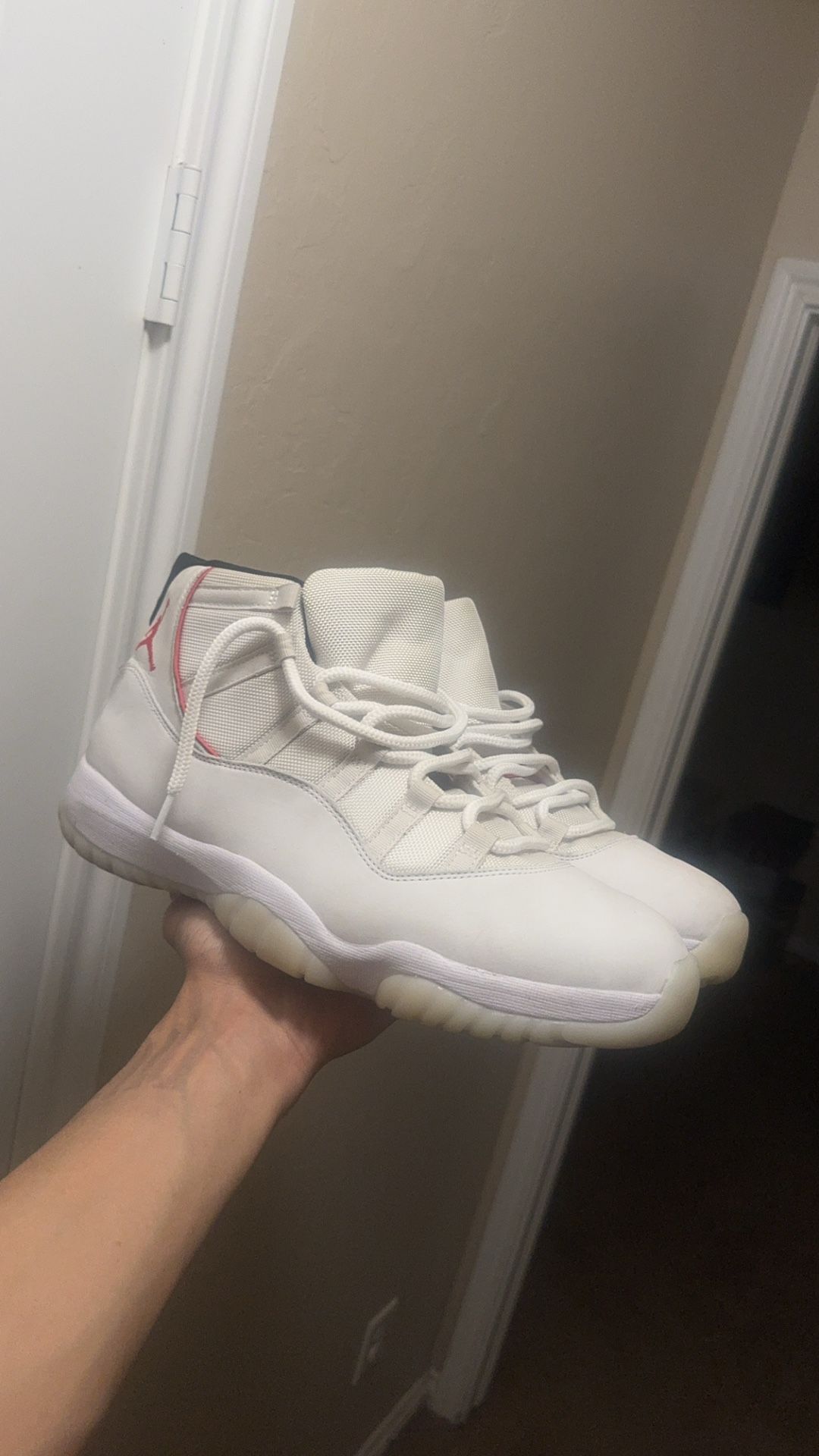 Air Jordan 11 Retro 'Platinum Tint' - Main Image