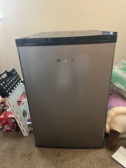Hisense 3.3 cubic feet mini fridge