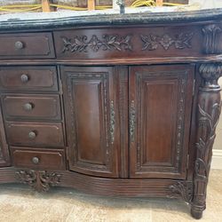 Bathroom vanitywith granite top