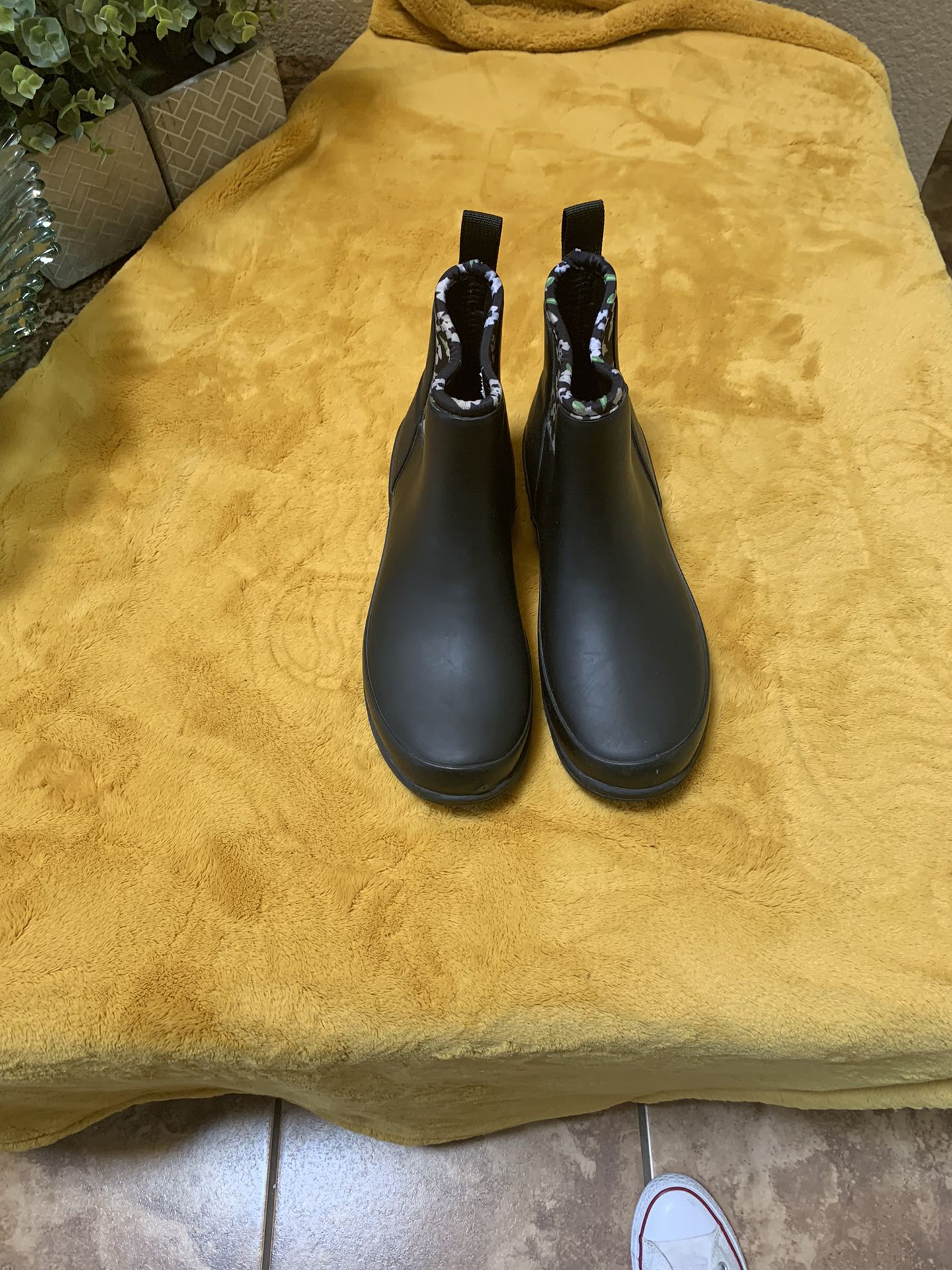 Women Rain Boots 🥾 Size 7