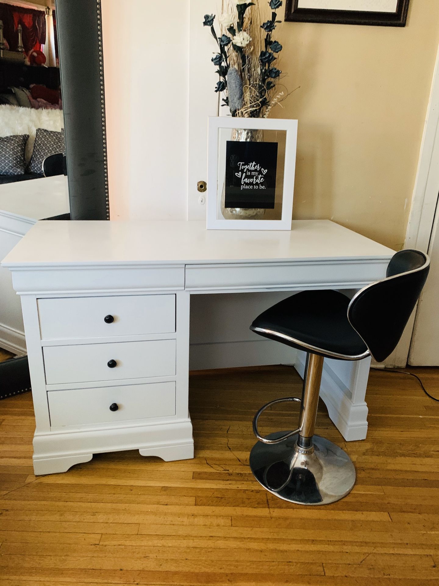 Beautiful vanity desk makeup with black chair